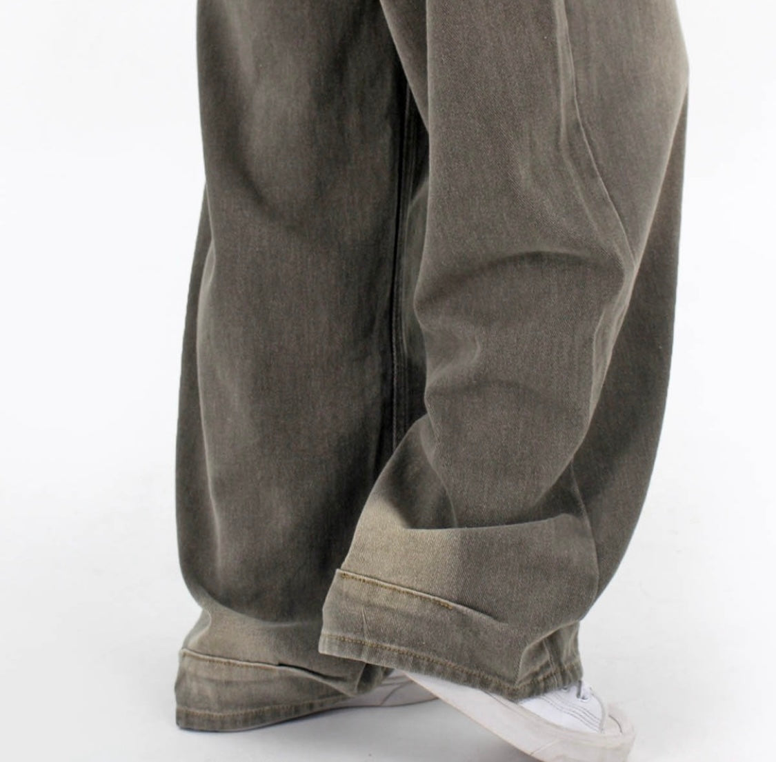 High Rise Loose Fit Belted Jeans