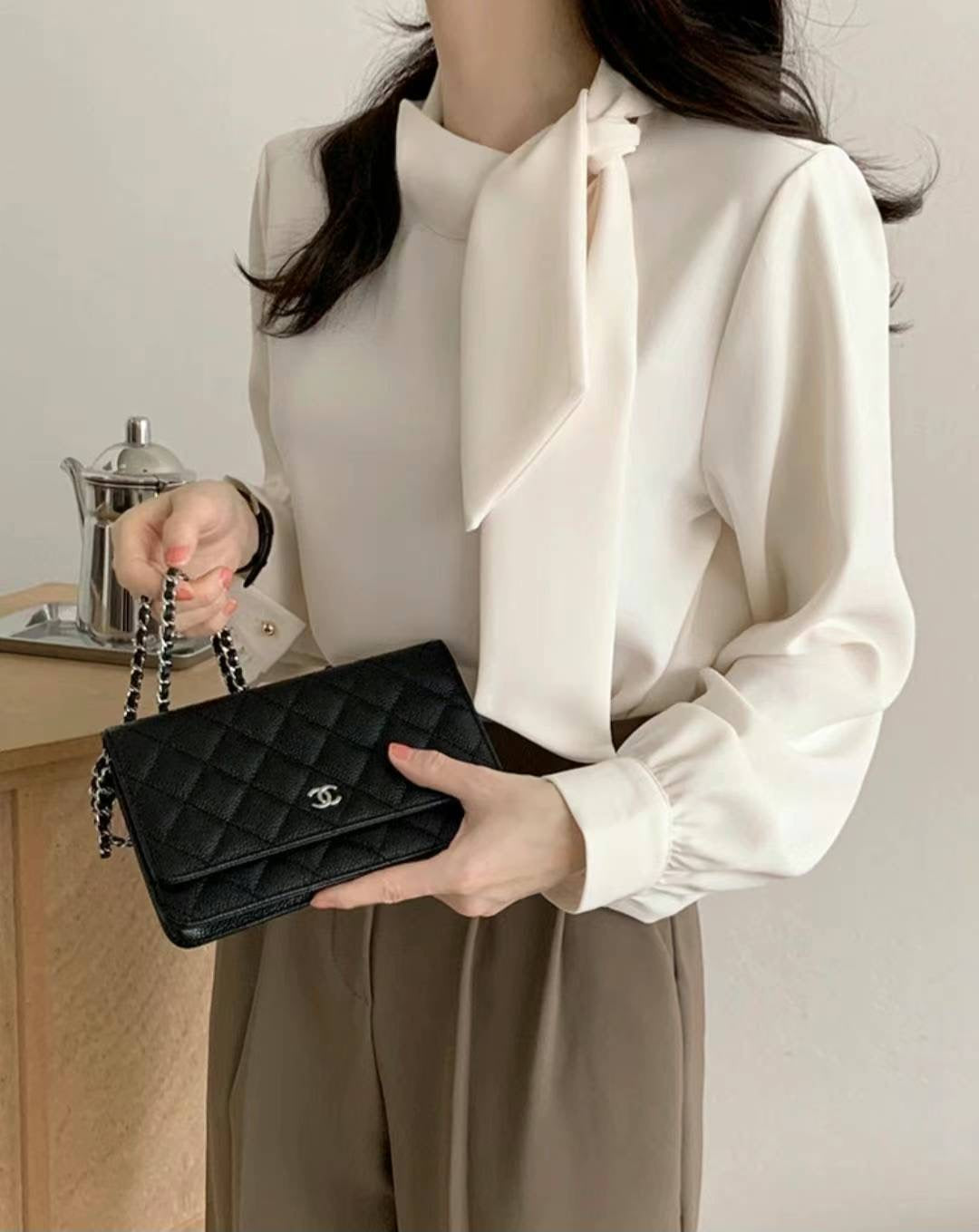 V Basic Tie-up Blouse
