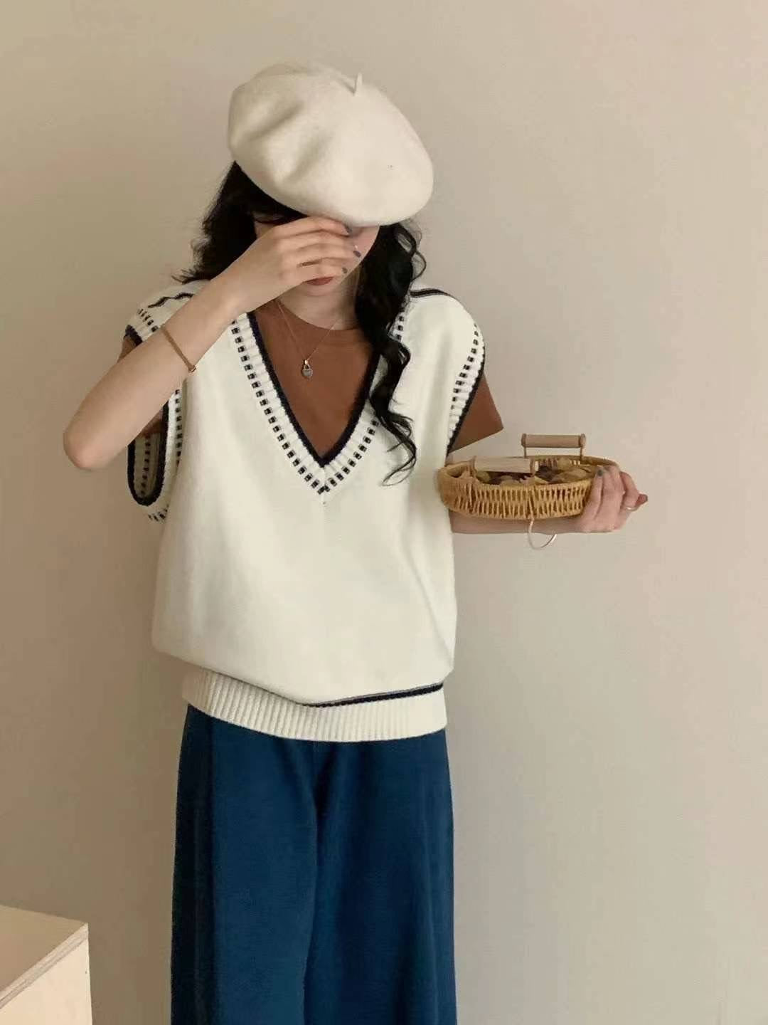 Stitched V Neck Knit Vest