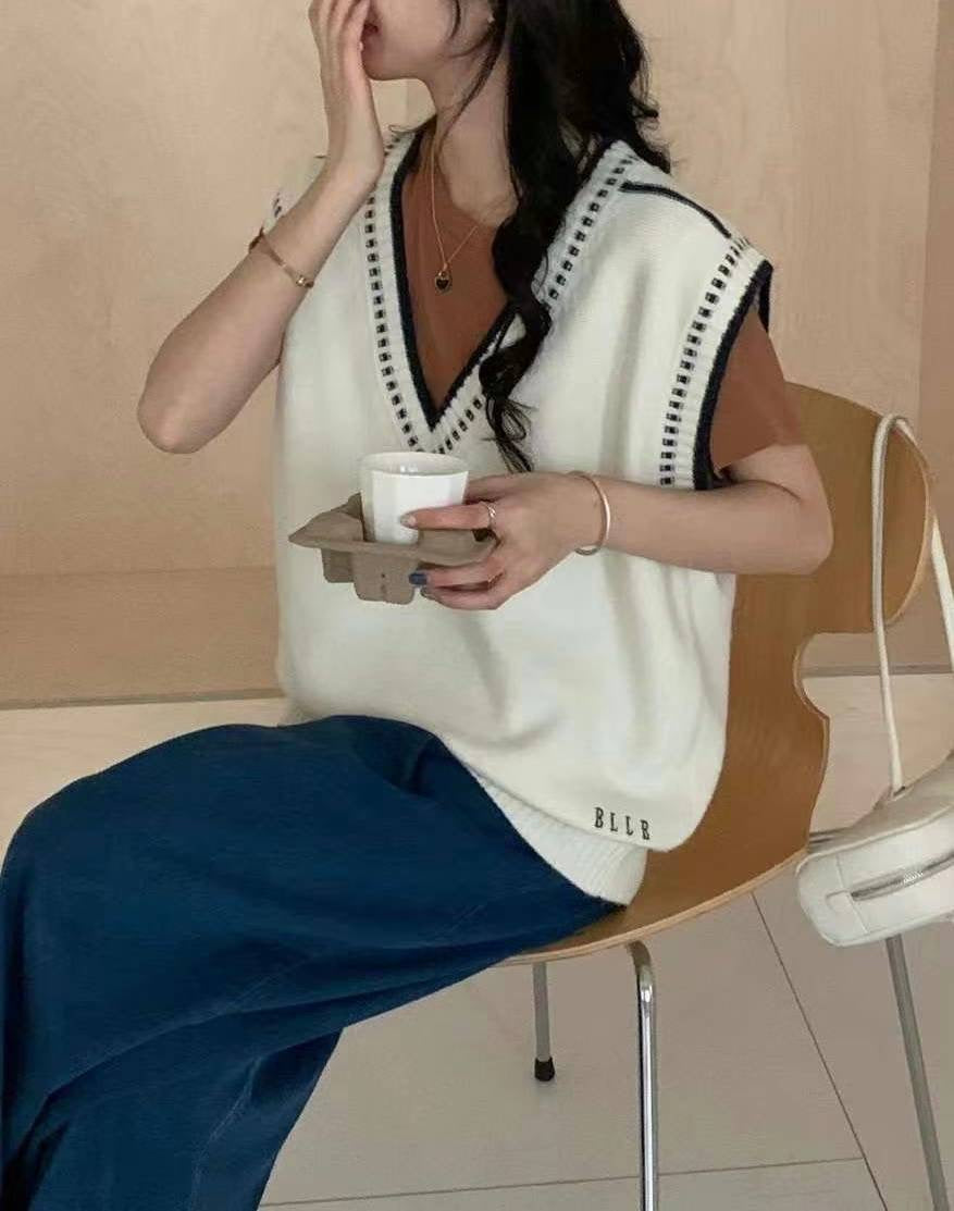 Stitched V Neck Knit Vest